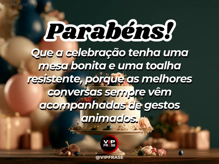 Mensagem de parabéns sobre uma mesa animada, ilustrada por bolo claro com flores e frutas diante de balões e presentes.