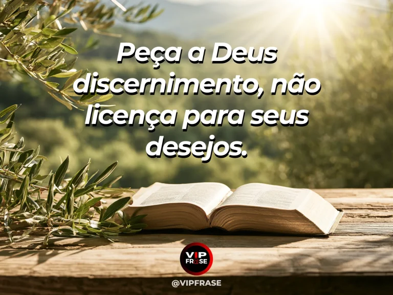 Frase de sabedoria sobre discernimento diante de Deus, com livro aberto sobre mesa em jardim ensolarado com trilha.