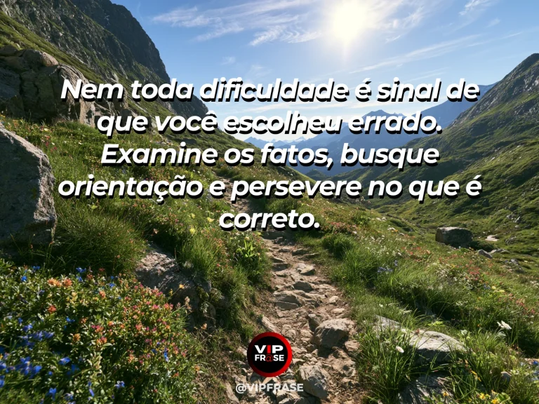 Mensagem de sabedoria sobre perseverar com discernimento, com trilha firme subindo montanha verde.