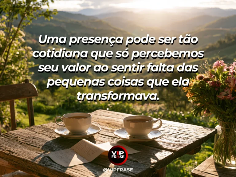 Frase sobre saudade com duas xícaras num alpendre florido.