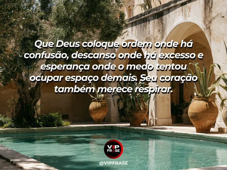 Mensagem de paz e esperança com Deus, em jardim verde com água.