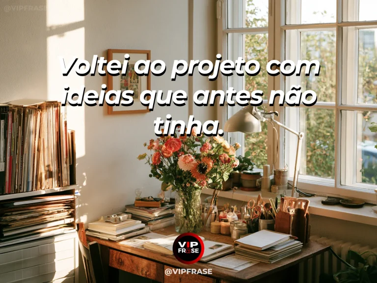 Mensagem sobre voltar a projetos em ateliê criativo cheio de luz.