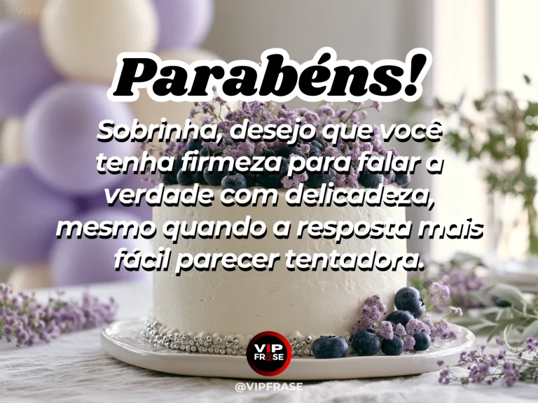 Mensagem de aniversário para sobrinha sobre sabedoria, com cena festiva de single elegant cream birthday cake adorned.