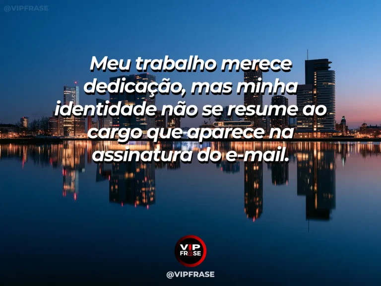Arte com frase para status sobre identidade para além do trabalho, com escritório em casa elegante com notebook fechado e jardim verde à janela.