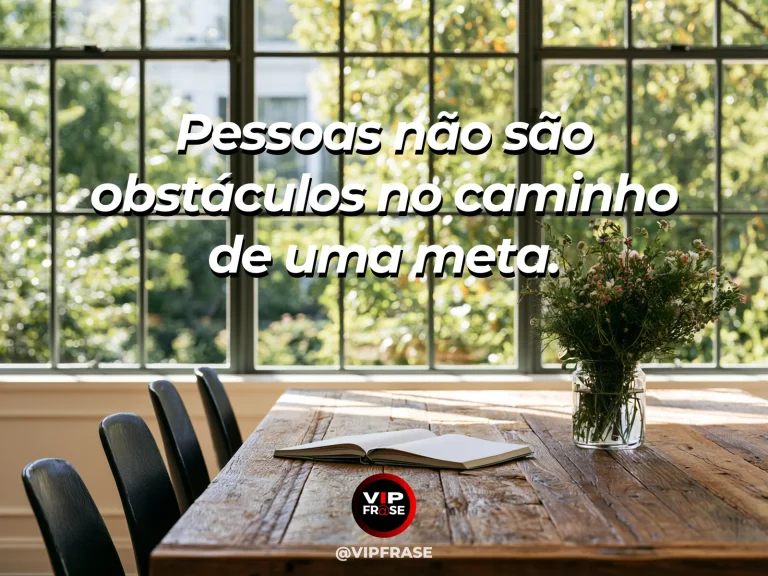 Frase de sabedoria sobre dignidade acima de metas, com mesa comunitária ampla e vazia sob árvores floridas.