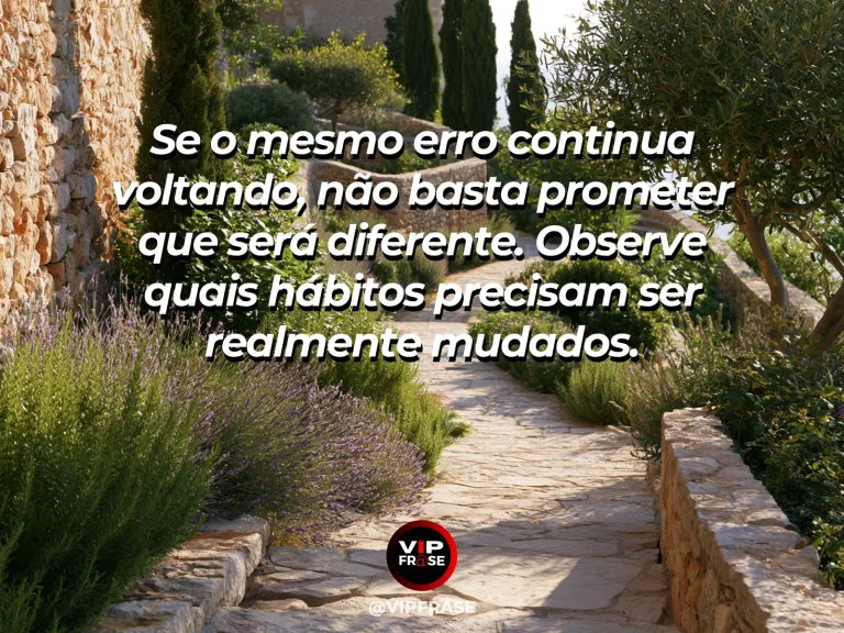 Frase de sabedoria sobre mudança de hábitos diante de erros repetidos, com caminho de pedras recomposto entre plantas novas e maduras.