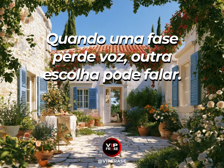 Frase sobre recomeço e uma escolha depois do fim de uma fase, em cena de porta elegante parcialmente aberta para um jardim florido de cores vibrantes ao sol.