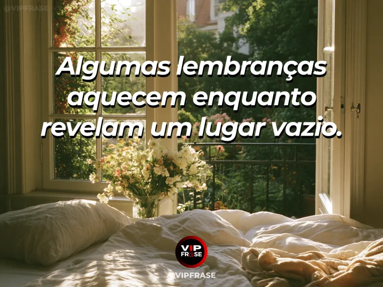 Frase sobre saudade com manta aconchegante e flores ao lado de lareira apagada.