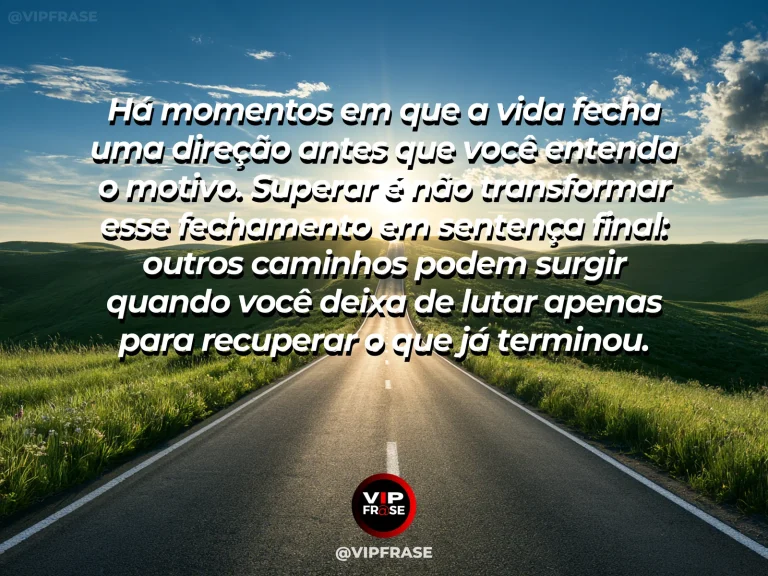 Mensagem de superação em portão fechado ao lado de outro caminho aberto e florido, simbolizando novas direções depois de um encerramento.