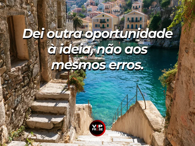 Mensagem sobre recomeço e dar outra tentativa à ideia mudando o método, com duas ferramentas diferentes junto a pequena horta recém-refeita.