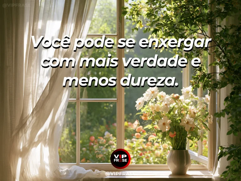 Frase de autoestima sobre a more truthful and gentle self-view, com round mirror reflecting a luminous garden