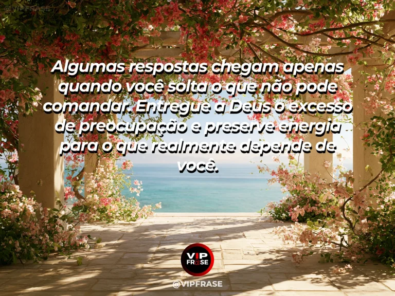 Mensagem sobre Deus com rio seguindo naturalmente entre pedras e vegetação.