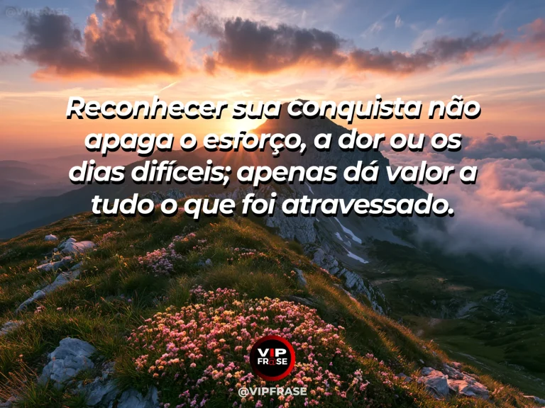 Mensagem de superação com vista do alto de uma montanha com a longa trilha percorrida ao fundo, simbolizando orgulho pelo caminho vencido.